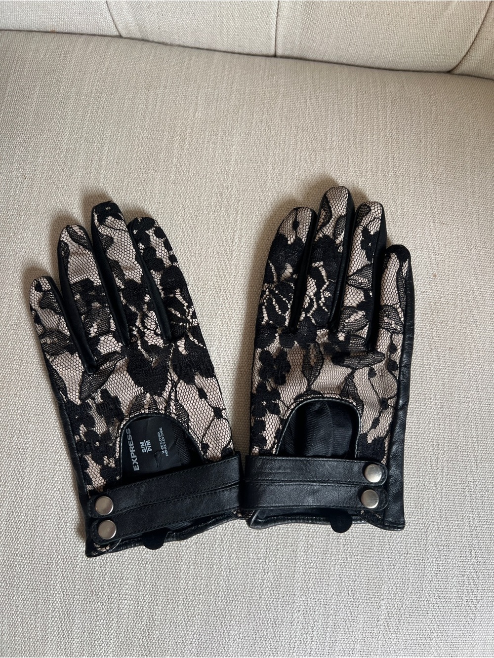 Express Women’s Black Faux Leather Lace Overlay Snap Closure Driving Gloves Fall